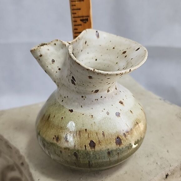 Pinched Speckled Pottery Vase - Picture 6 of 9
